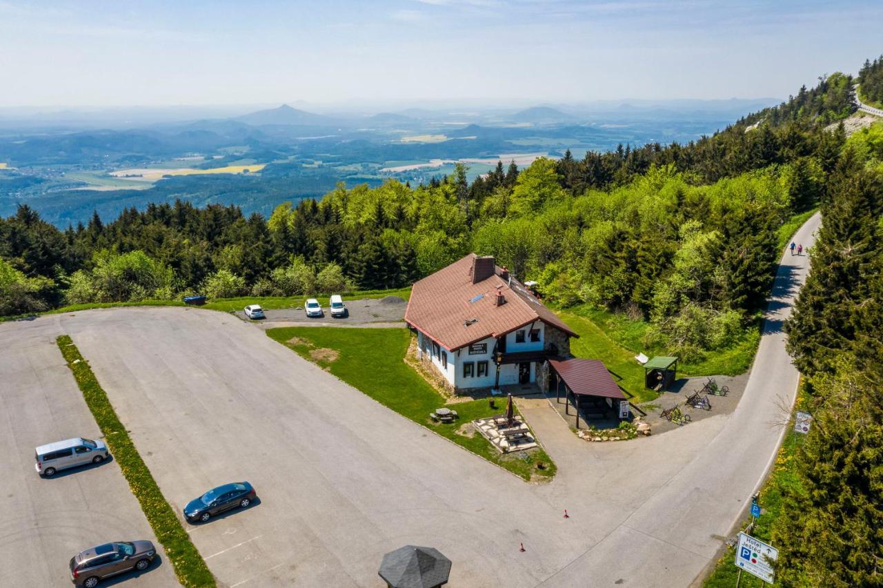 Horská Chata Ještědka Svetla pod Jestedem Exterior foto
